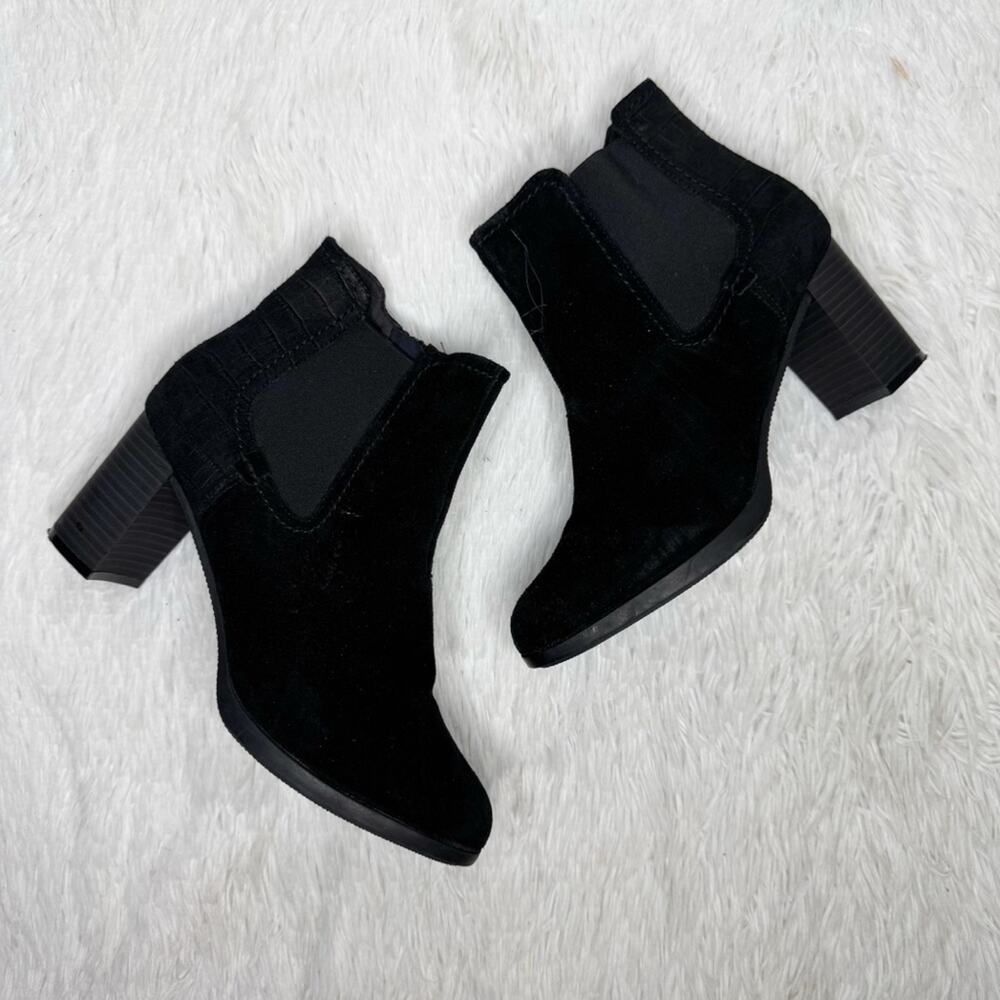 CLARKS / Bayla Rose black suede leather heeled ankle booties / 10 WIDE